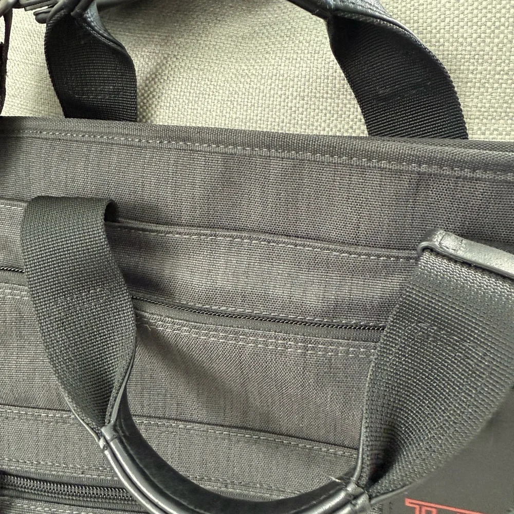 Tumi NEW Slim Deluxe Portfolio case